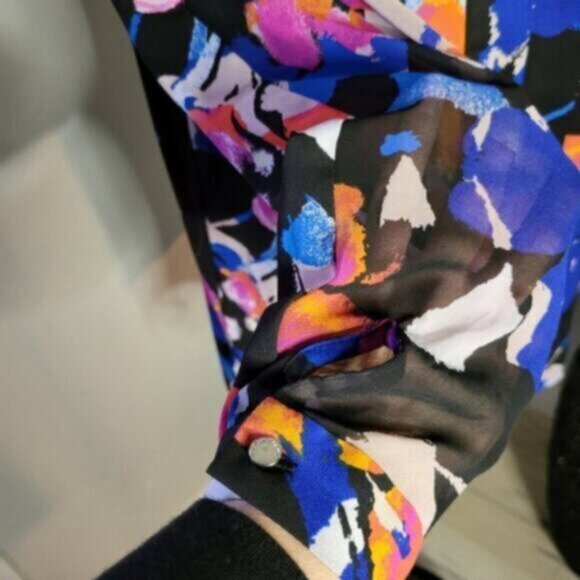 Vince Camuto Colorful Floral Print Chiffon Blouse Size Medium - Picture 8 of 10